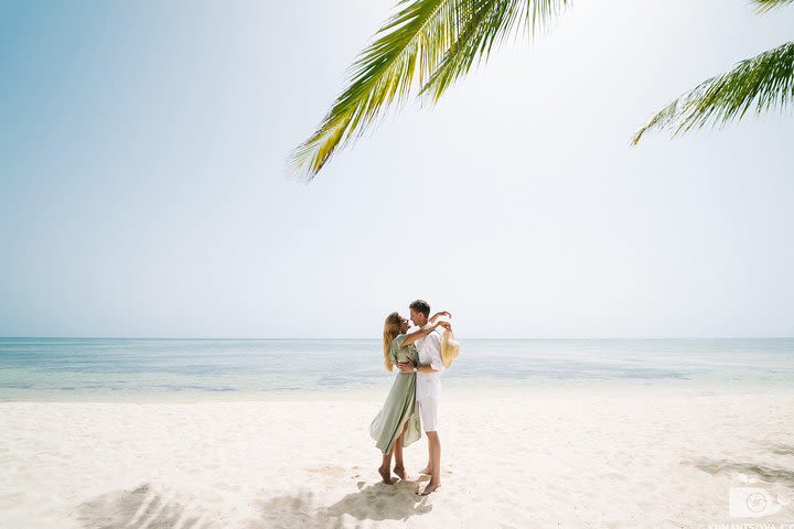 Photo Session at a Private Beach "Costa de Amor" image