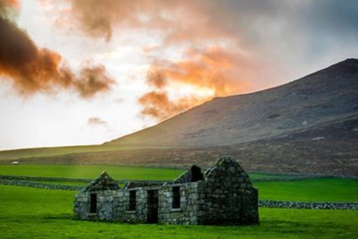 Belfast and beyond. Giants Causeway, GOT and Belfast Political tours. image