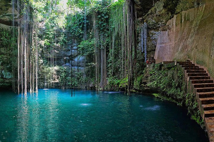 Chichen Itzá, Cenote Ik Kil, Valladolid Premium Full-Day Tour All Fees Included image