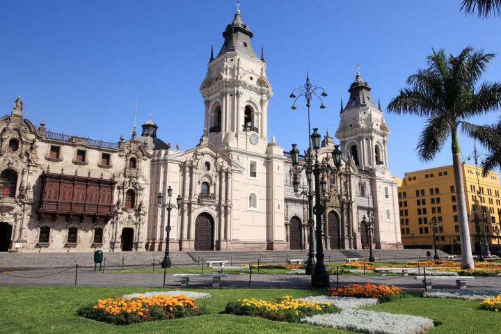 Lima City Tour with Lunch & Light Show image