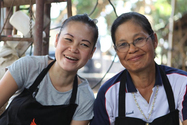 Private Market Tour and Northern Thai Cooking Lesson with a Local image