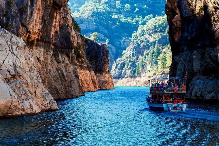 Side Green Canyon Boat Trip with Unlimited Drinks and Lunch image
