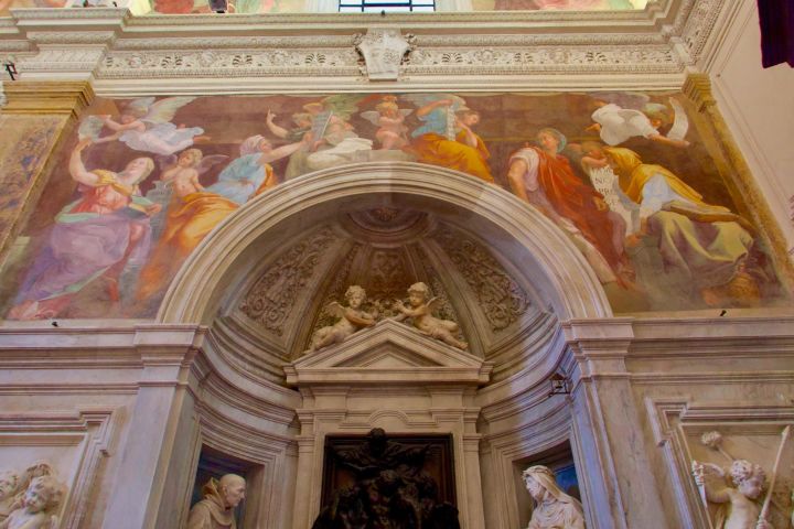 Raphael's Rome: Churches, Frescoes & Tomb Tour image