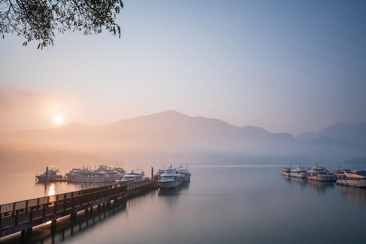 3-Day Premium Sun Moon Lake Tour image