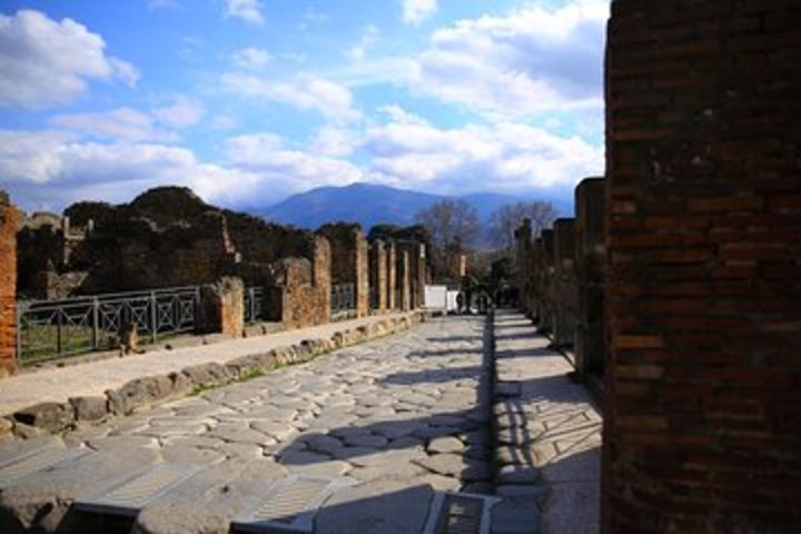 Pompeii Tour for Children with Skip-the-line Tickets & Kid-friendly Guide image