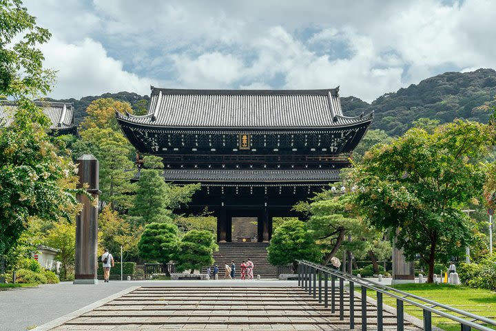 Kyoto Geisha Private Tour with a Local image