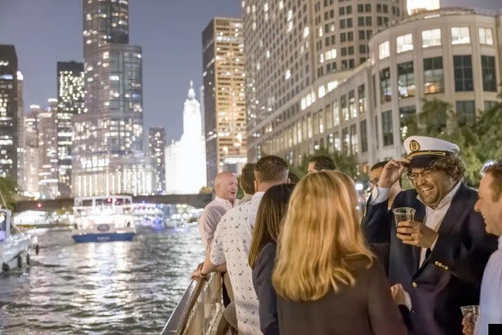 Chicago Guided Cocktail Cruise Tour  image