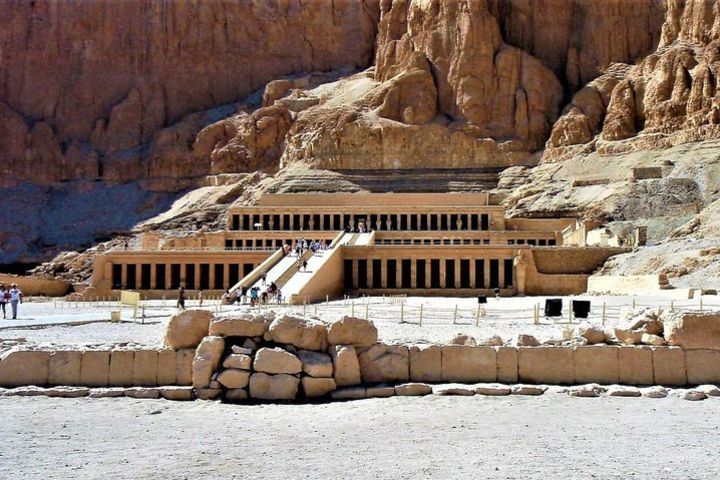 Day Tour to East and West bank of Luxor with Lunch image