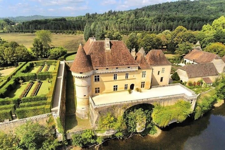 Great treasure hunt at the castle of Losse image