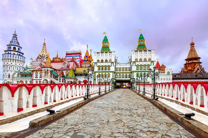 Vodka Museum and Izmaylovo Kremlin Private Tour image