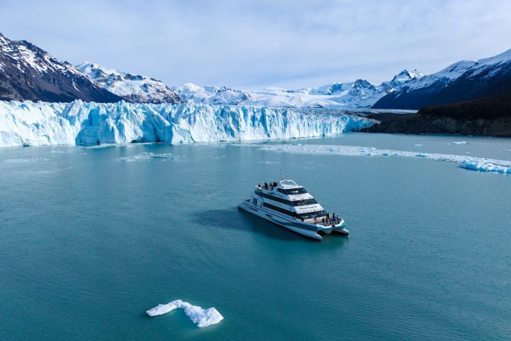 Glaciares Gourmet boat tour from El Calafate image