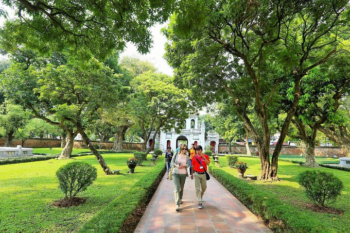 Half-Day Morning Tour of the Highlights in Hanoi with Lunch image