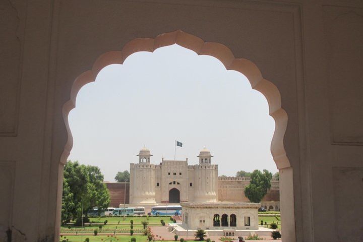 One Day Lahore Extensive Cultural & Sightseeing Guided Tour in Lowest Price  image