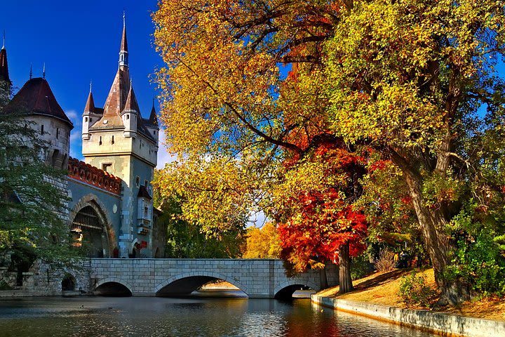 Budapest: Private 4-Hour Walking Tour with a Local image