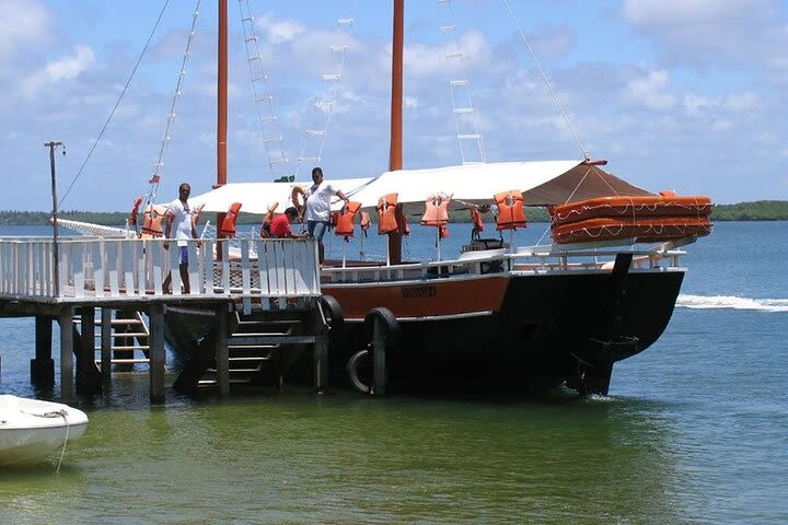 Mangue Seco Day Trip: Boat Ride, Sand Dunes and Swimming image