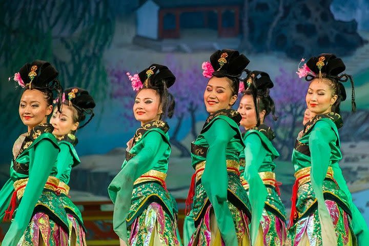 Private Xi'an Night Tour Including Tang Dynasty Dance Show & Dumpling Banquet image