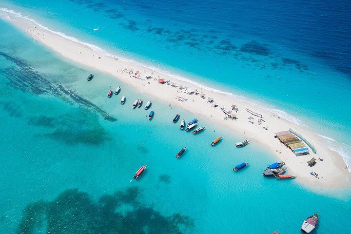 Super Zanzi (3-IN-1): Prison, Vanishing Isle, Stone Town - Zanzibar image