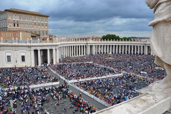 Private tour in Rome: Vatican, Fountains and Squares with lunch and transfers image