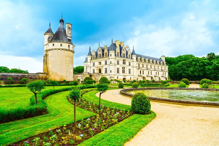 Loire Valley Three Top Castles Small-Group Day Trip with Wine Tasting image