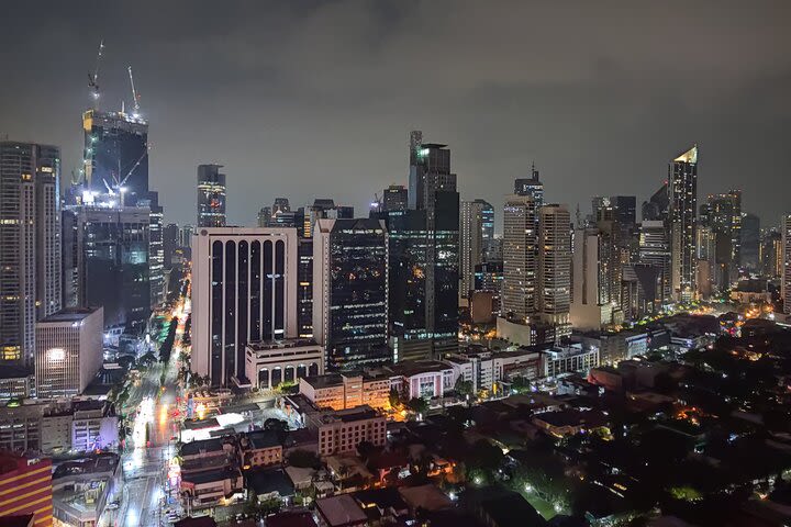 4-Hours Makati Pub Crawl at Night