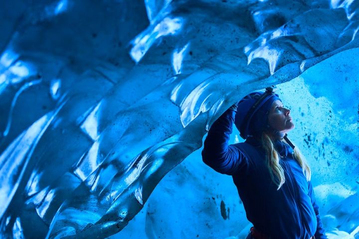Reykjavik: 2-Day Winter Minibus Tour | South Coast, Blue Ice Cave & Jökulsárlón
