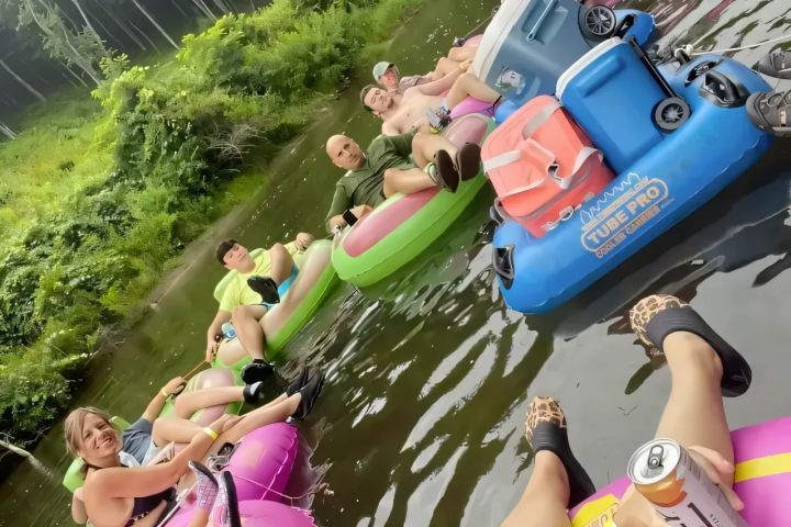 Wahoos Adventures New River Outpost Tubing