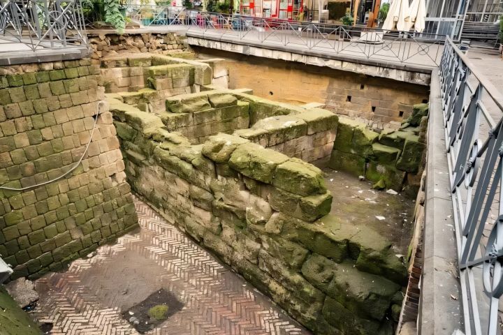 Naples Small Group Highlights & Underground Tour