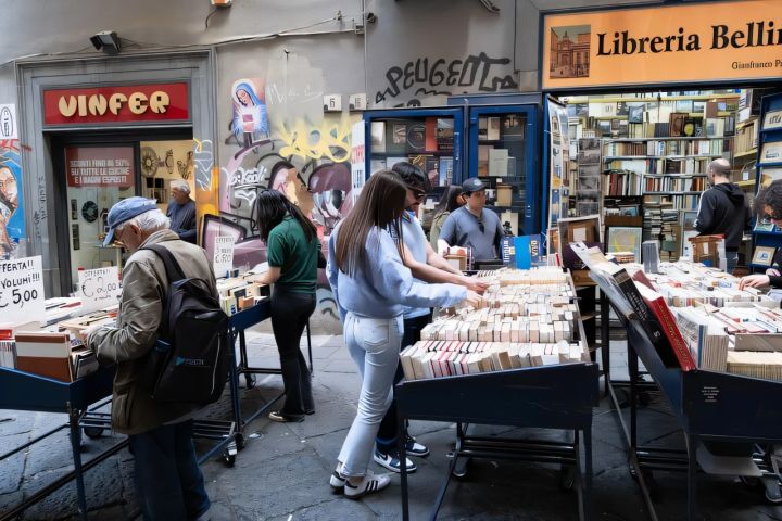 Naples Small Group Highlights & Underground Tour