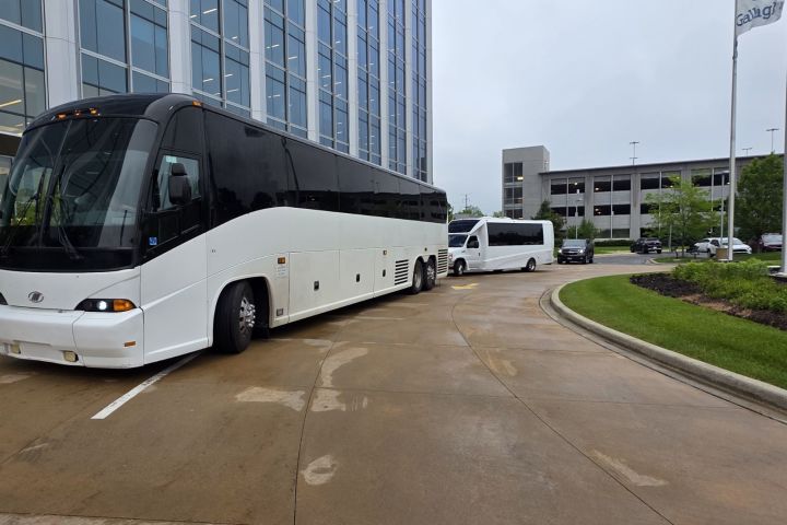 Luxury Airport Transfers – Eminent Limo