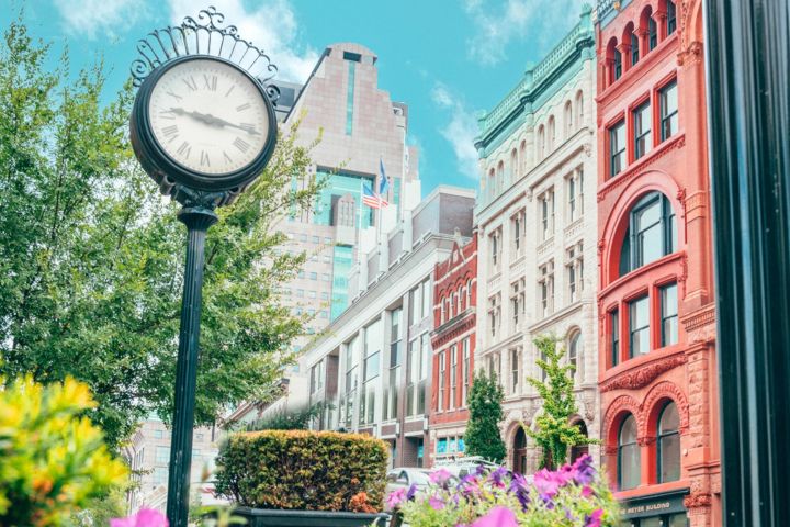 Louisville Legends: Downtown Derby City Food & History Tour