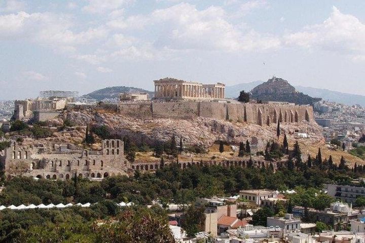 Athens Private Walking Tour: Acropolis, Plaka & Local Cuisine