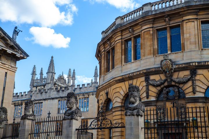 London to Oxford Day Tour with Christ Church and Bodleian