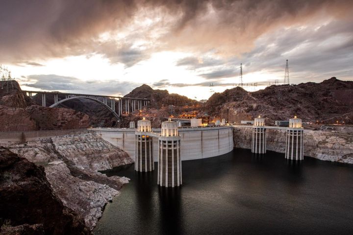 Hoover Dam Tour with Breakfast