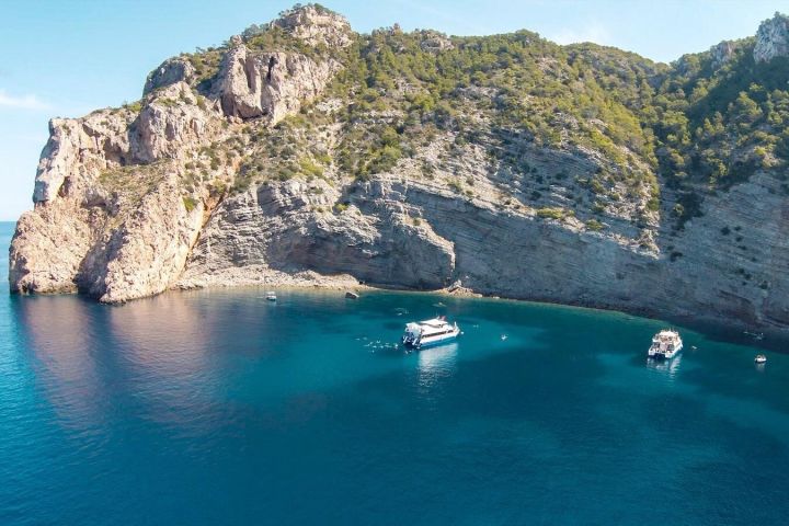 Cala Salada Beach Catamaran Cruise