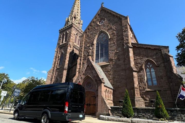 Newport Mansions Luxury Van Tour