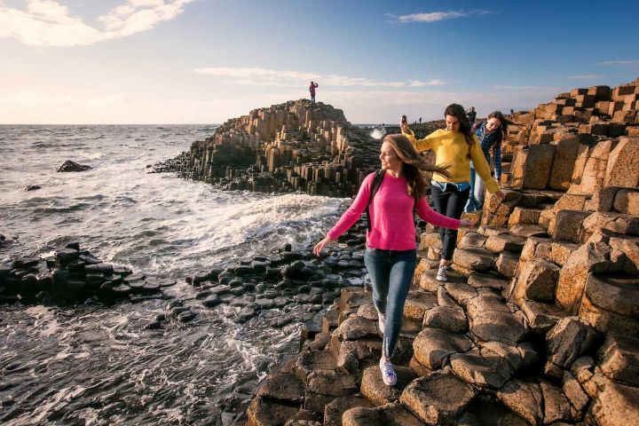 Giant's Causeway Tour from Belfast - Luxury Bus + Castles Tour