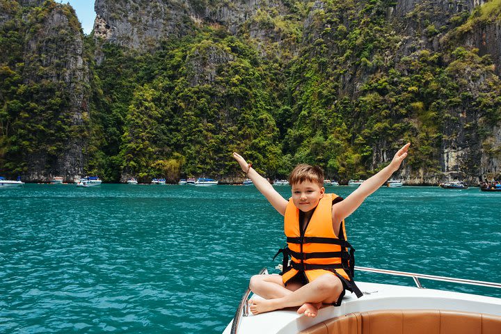 Phi Phi Islands Tour PRIVATE BOAT (up to 12 person) image