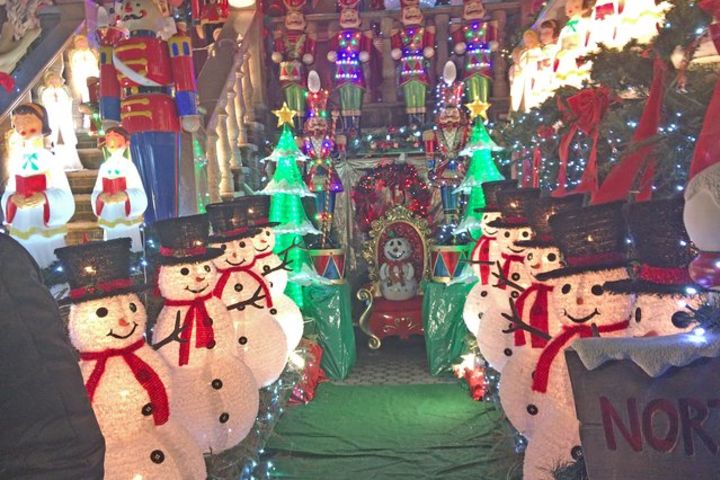 Brooklyn Christmas Lights Walking Tour at Dyker Heights image