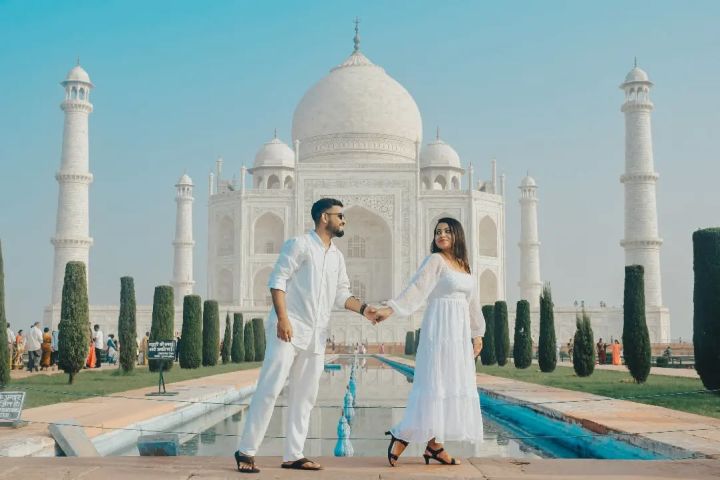 Sunrise Magic: Taj Mahal Sunrise Tour from Delhi with Guide image