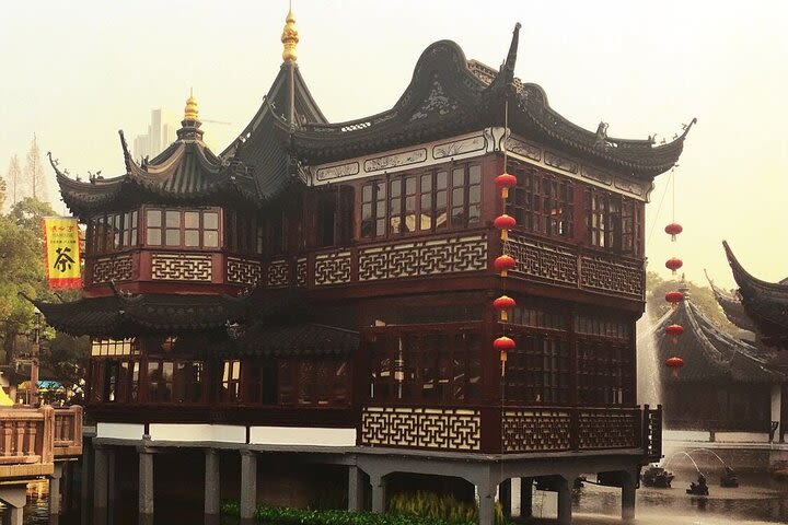 Private Tour: Yuyuan Garden, Chenghuangmiao Temple and Taobao City Market image