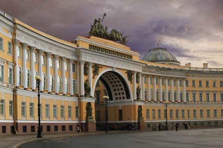 Private excursion to the Hermitage and the General Staff building, St Petersburg image