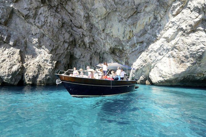 SEMI PRIVATE TOUR: Discover Capri by boat image