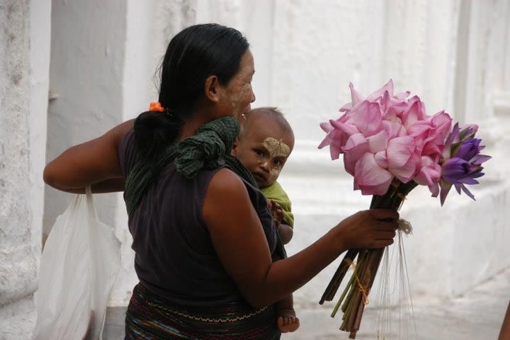 Explore Highlights of Myanmar on a Budget image