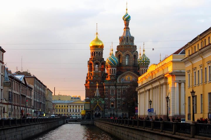 Sightseeing Tour with a tour to Peter and Paul Fortress and Spilled Blood Church image