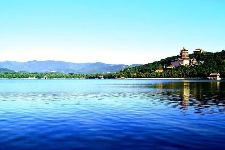 3-Hour Beijing Summer Palace Private Tour with Optional Peking Roast Duck Feast  image