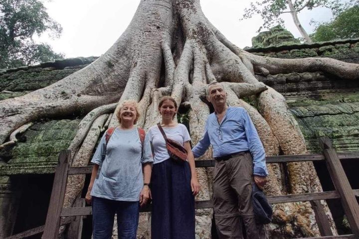 Private Full-Day Angkor Tour with Sunset image