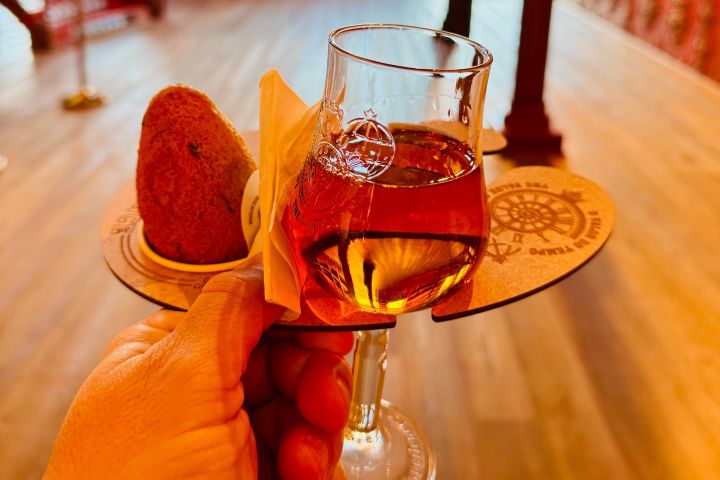 Gaia and Porto Walking Tour with Wine Tasting image