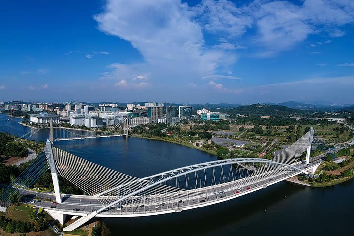 Putrajaya Tour with Traditional Boat Cruise & Pink Mosque (Private) image