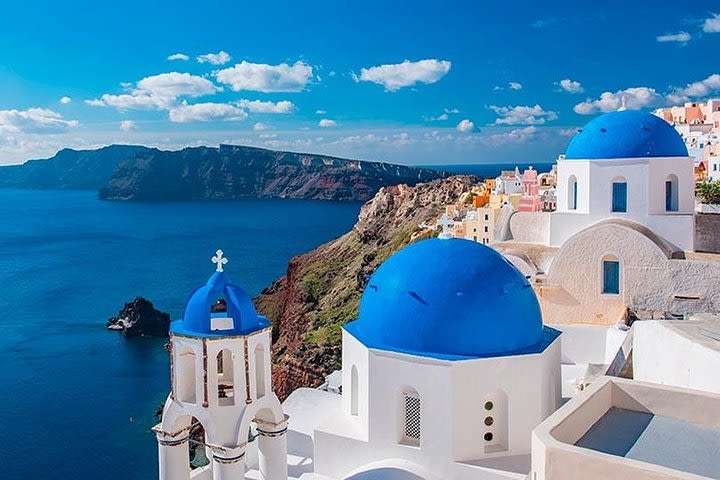 Santorini private Tour 4h - Hotspots - Wine tasting & mini meal during sunset image