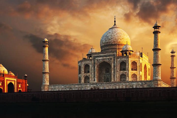 Best Taj Mahal Tours In The Evening  image